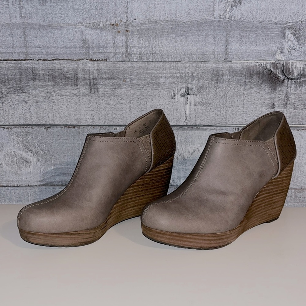 Dr. Scholl’s wedge bootie sz 9